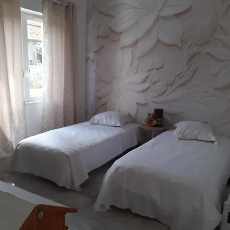 Maison De *